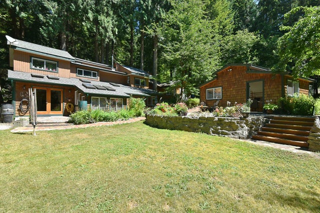 7499 Amber Road - Sechelt District Single Family Residence for Sale, 3 Bedrooms (R3030297)