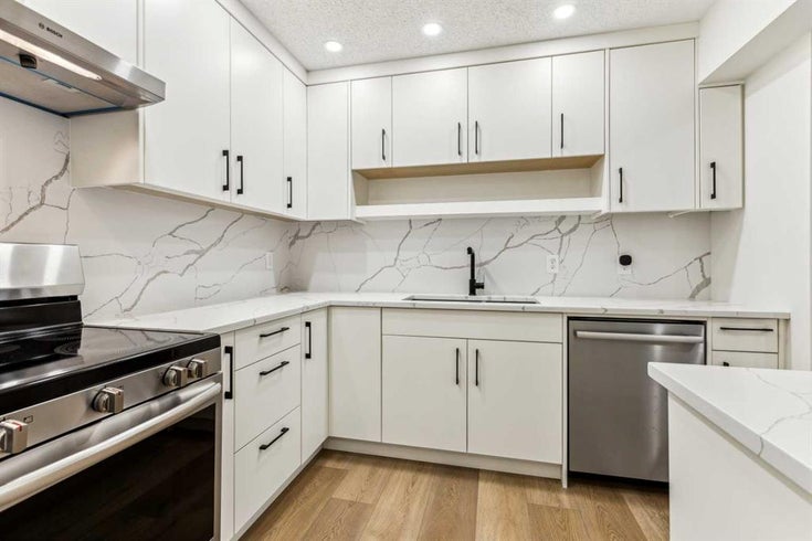 1101, 2520 Palliser Drive SW - Oakridge Row/Townhouse for Sale, 3 Bedrooms (A2239262)