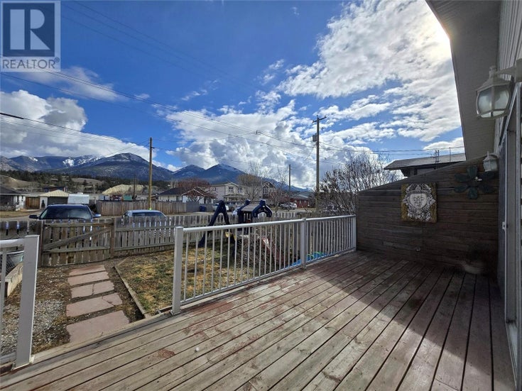 441 4TH Avenue - Invermere Duplex for Sale, 3 Bedrooms (10337462)