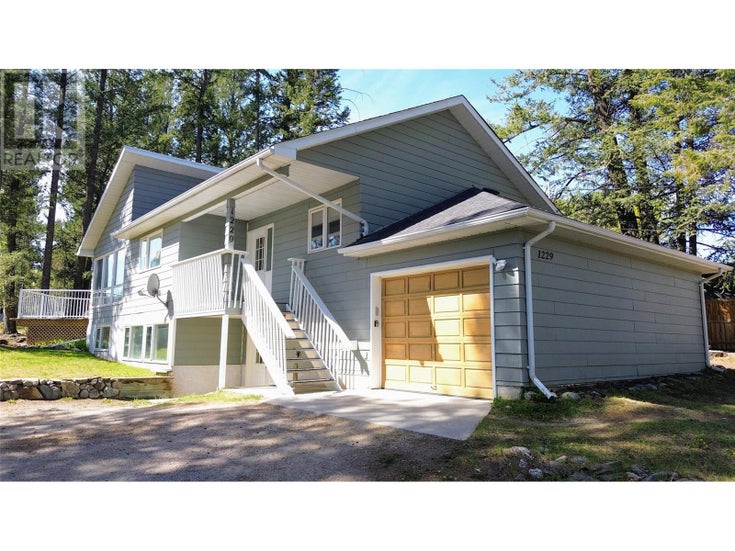 1229 13th Street - Invermere House for Sale, 5 Bedrooms (10346823)