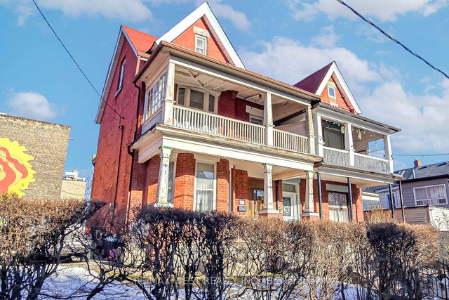 217 Gladstone Avenue - Little Portugal Duplex for Sale, 3 + 1 Bedrooms (C12010657)