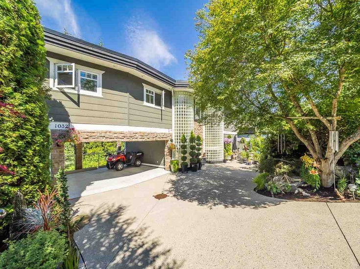1032 Glacier View Drive - Garibaldi Highlands Single Family Residence, 4 Bedrooms (R2333628)