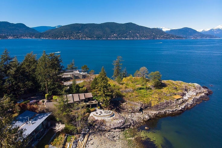 7245 Arbutus Place - Whytecliff House/Single Family(R2769931)