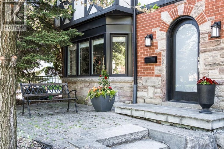 3 OAKWOOD Place - Hamilton House for Sale, 6 Bedrooms (40763131)