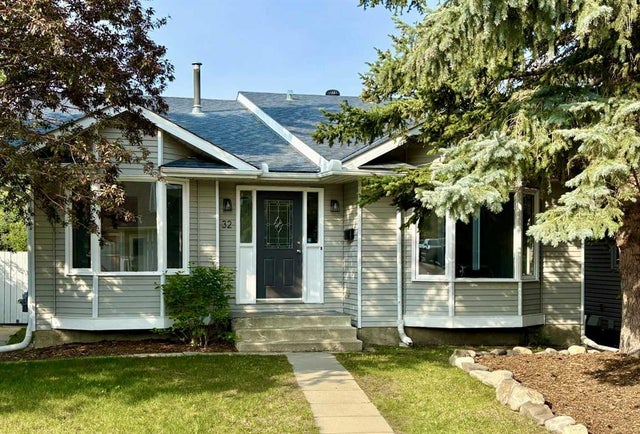 32 Scenic Rise NW - Scenic Acres Detached for Sale, 4 Bedrooms (A2216578)