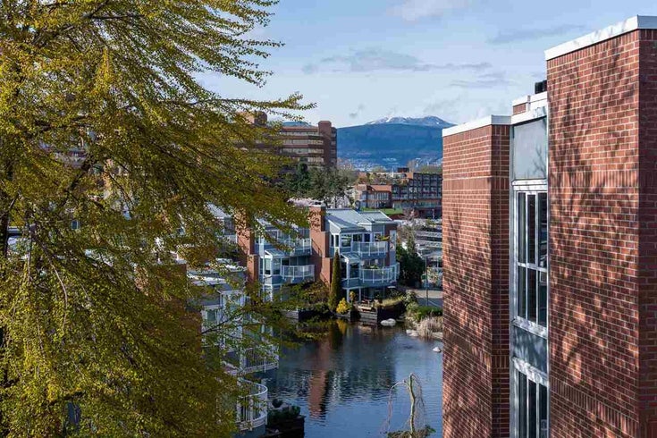 401 1508 MARINER WALK - False Creek Apartment/Condo, 2 Bedrooms (R2573936)