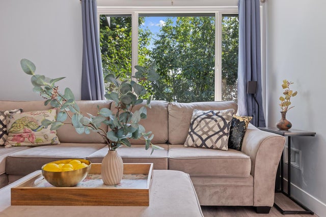 573 Carlsen Place - North Shore Pt Moody Townhouse for Sale, 3 Bedrooms (R3035945)