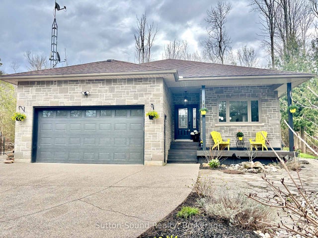 170 Lakeshore Road - Georgian Bluffs Detached for Sale, 2 Bedrooms (X11957145)