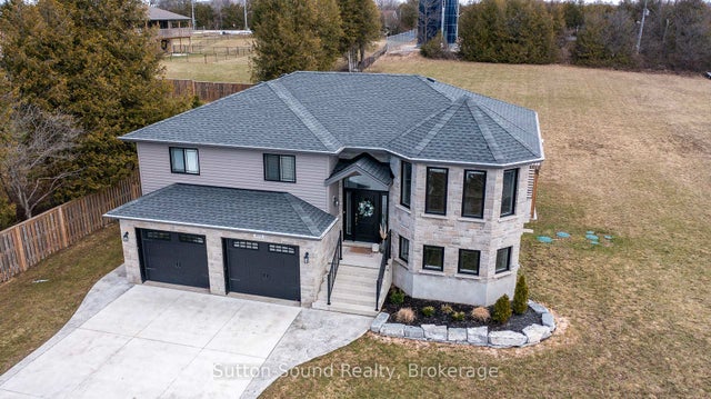 111 Donway Drive - Chatsworth Detached for Sale, 3 + 1 Bedrooms (X12039547)