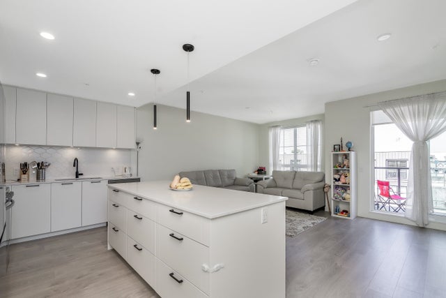 609 - 8379 201 Street - Willoughby Heights Apartment/Condo for Sale, 2 Bedrooms (R3001219)