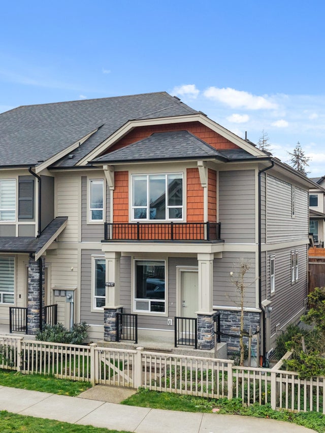 20432 78 Avenue - Willoughby Heights Row House (Non-Strata) for Sale, 4 Bedrooms (R2996086)