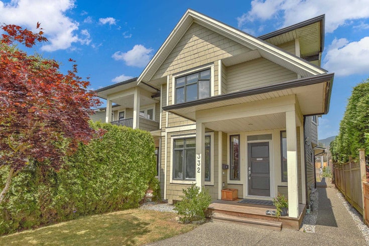 332 E 11th Street - Central Lonsdale Half Duplex, 4 Bedrooms (R3027484)