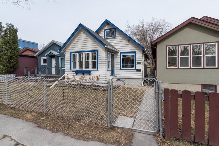 701 Lorette Ace - Winnipeg Single Family for sale, 2 Bedrooms (202107772)