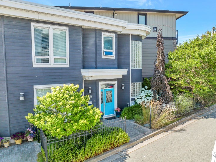 15598 VICTORIA AVENUE - White Rock House/Single Family for sale, 2 Bedrooms (R2888835)