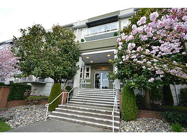 304 4738 53rd Street - Delta Manor Apartment/Condo for sale, 2 Bedrooms (V1111629)