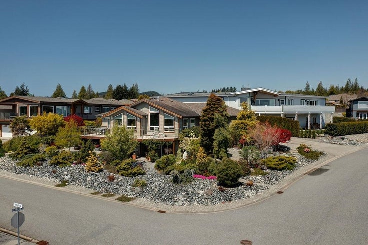 6327 Baillie Road - Sechelt District Single Family Residence for Sale, 4 Bedrooms (R2994652)