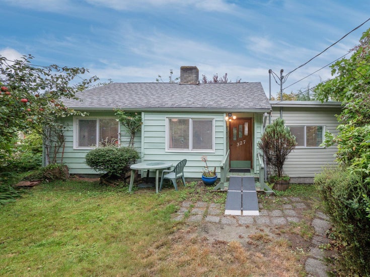 327 Headlands Road - Gibsons & Area Single Family Residence for Sale, 2 Bedrooms (R3053605)