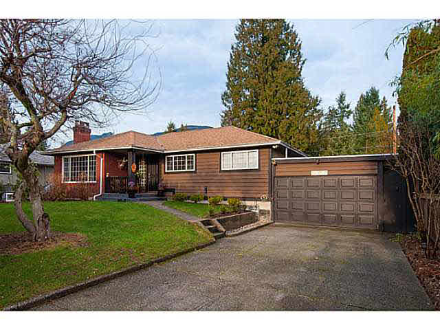 2868 Edgemont Boulevard - Edgemont House/Single Family, 5 Bedrooms (V1101226)