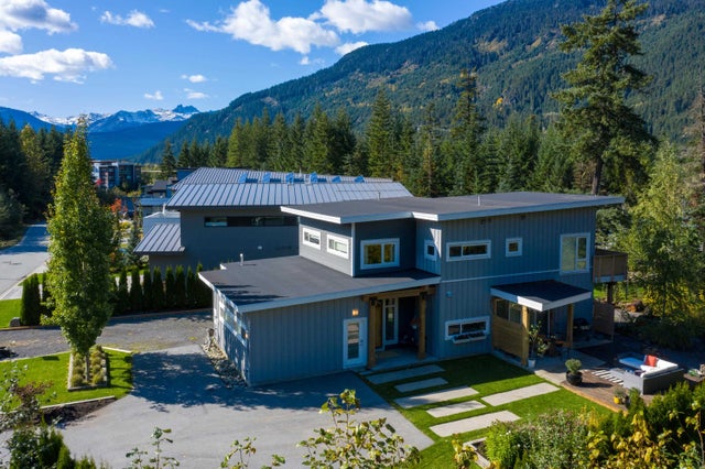 1087 MADELEY PLACE - Cheakamus Crossing House/Single Family for Sale, 4 Bedrooms (R2899908)