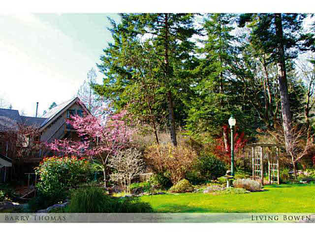 1662 Adams Road - Bowen Island House with Acreage for sale, 2 Bedrooms (V1054303)