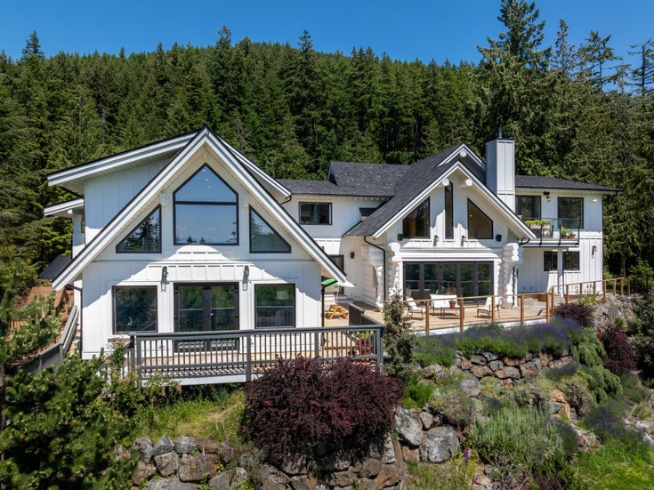 650 Laura Road - Bowen Island Single Family Residence, 5 Bedrooms (R3019895)