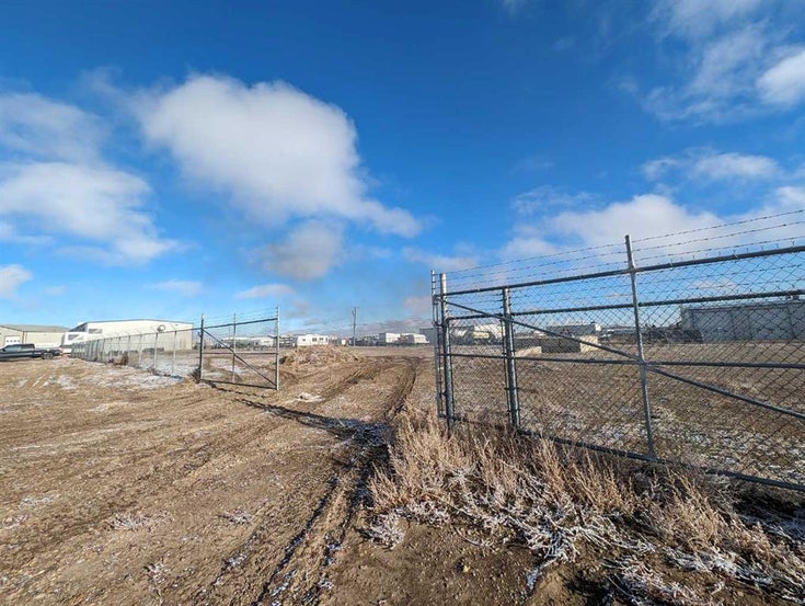 10 Pembina Drive NE - Redcliff Industrial Industrial for sale(A2114196)