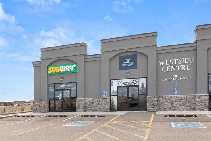 102, 2882 Box Springs Boulevard  - Brier Park Industrial Retail for Lease(A2194829)