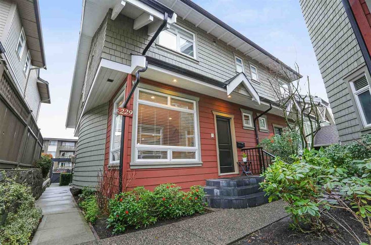 229 E 17th Street - Central Lonsdale 1/2 Duplex for sale, 3 Bedrooms (R2252507)