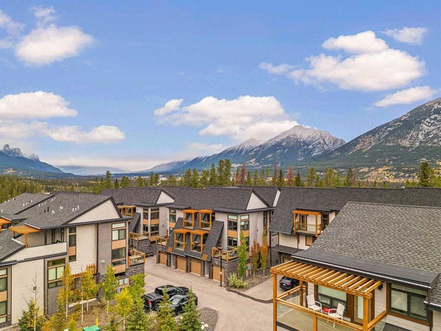 302, 102 Stewart Creek Rise  - Three Sisters Row/Townhouse for Sale, 2 Bedrooms (A2215694)