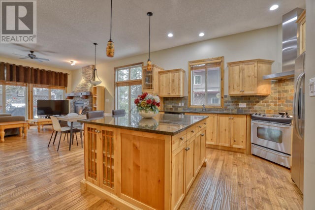 7339 REVELSTOKE DRIVE - Radium Hot Springs House for sale, 4 Bedrooms (2479844)