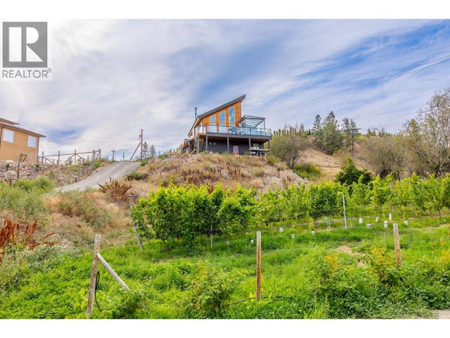 9003 Gilman Road - Summerland House for Sale, 3 Bedrooms (10346338)