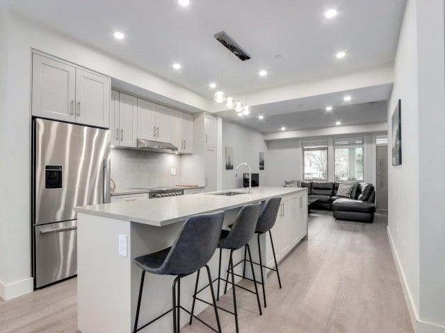 3 - 115 W Queens Road - Upper Lonsdale Townhouse for Sale, 3 Bedrooms (R2985868)