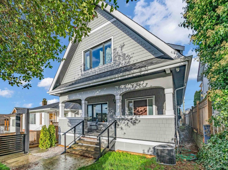 3433 Dundas Street - Hastings Sunrise Half Duplex for Sale, 4 Bedrooms (R3010585)