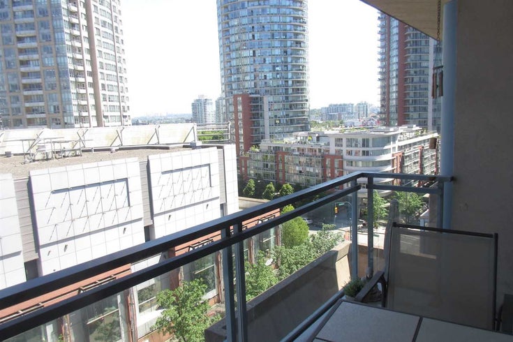 812 555 Abbott Street - Downtown VW Apartment/Condo for sale, 1 Bedroom (R2266077)