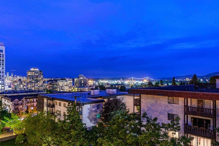 402 111 W 5th Street - Lower Lonsdale Apartment/Condo, 2 Bedrooms (R2472641)