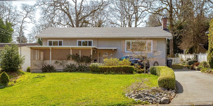 959 Woodhall Dr - SE High Quadra Single Family Residence, 4 Bedrooms (997504)