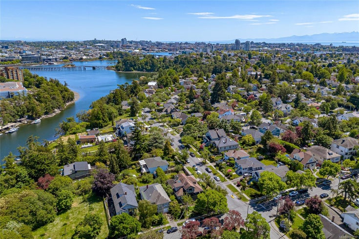 1403 Arm St - VW Victoria West Single Family Residence for Sale, 5 Bedrooms (1001850)