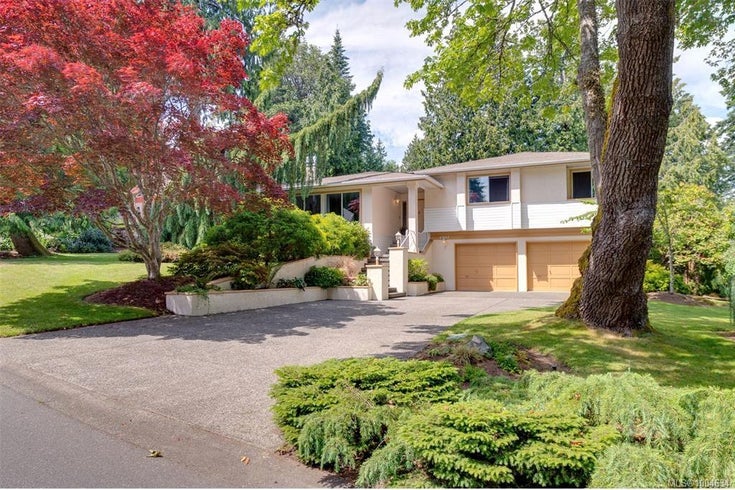 4805 Sea Ridge Dr - SE Broadmead Half Duplex, 2 Bedrooms (1004634)