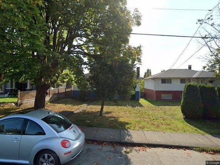 439 E 16th Street - Central Lonsdale Single Family Residence for Sale, 4 Bedrooms (R3014778)