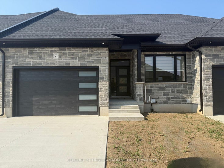 7 - 32 Postma Crescent - Alisa Craig Att/Row/Townhouse for Sale, 2 + 1 Bedrooms (X12151658)