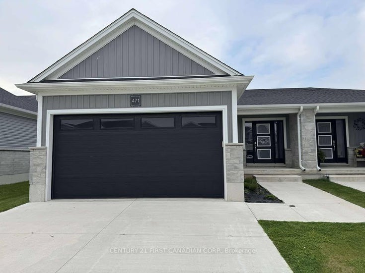 471 Main Street - Plympton Wyoming Semi-Detached  for Sale, 2 Bedrooms (X12201759)