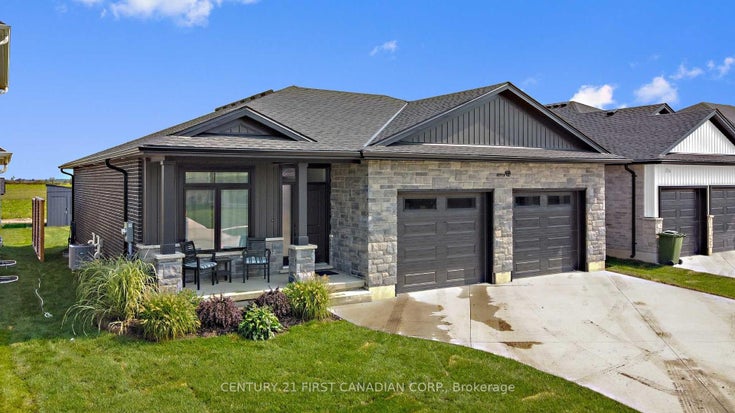 672 Ketter Way - Plympton Wyoming Detached for Sale, 2 + 1 Bedrooms (X12248168)