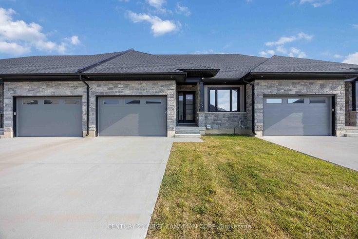 479 Kip Lane - Plympton Wyoming Att/Row/Townhouse for Sale, 2 + 1 Bedrooms (X12285793)