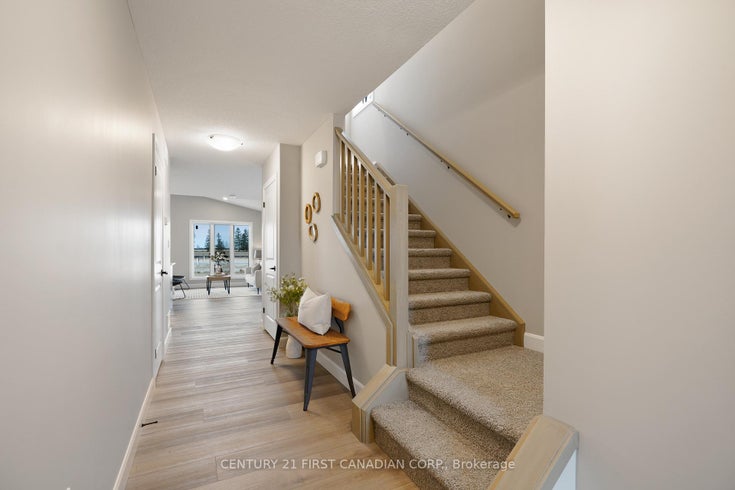 9 Postma Crescent - Ailsa Craig Detached for Sale, 3 Bedrooms (X12480207)