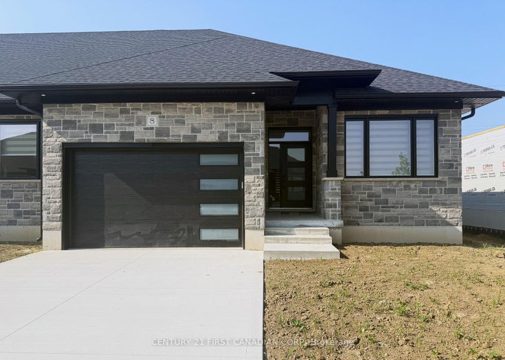 8 - 32 Postma Crescent - Ailsa Craig Att/Row/Townhouse for Sale, 2 + 1 Bedrooms (X12563828)