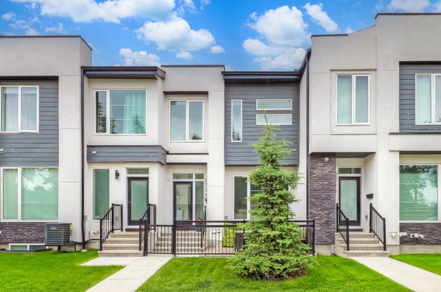 2709 28 Avenue SW - Killarney/Glengarry Row/Townhouse for Sale, 3 Bedrooms (A2239637)
