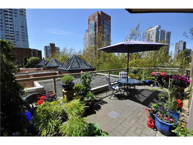 308 888 Pacific Street - Yaletown Apartment/Condo, 2 Bedrooms (V965155)