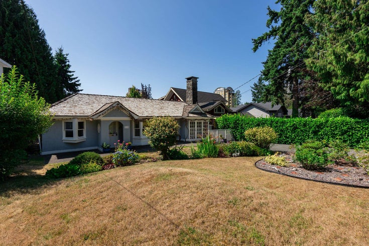 2240 Gordon Avenue - Dundarave Single Family Residence for Sale, 4 Bedrooms (R3031246)