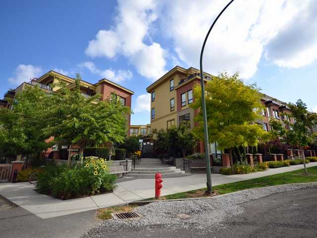 125 1863 Stainsbury Avenue - Victoria VE Townhouse for sale, 3 Bedrooms (V916684)