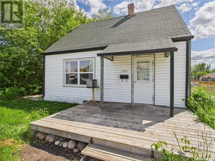 619 7th STREET E - Prince Albert House for Sale, 5 Bedrooms (SK011219)